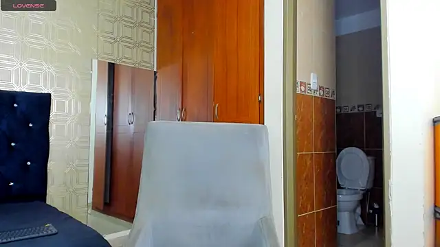 Snapshot of evelyn_wine chatting on March 10, 8:34 pm evelyn wine online show from March 10, 8:34 pm