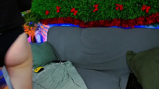 AprilAvery online show from December 21, 6:13 pm