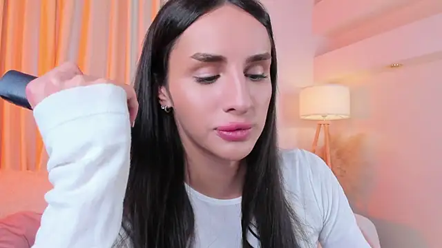 Kim Oberlin  online show from October 9, 4:30 pm