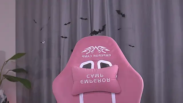 Kim Oberlin  online show from October 25, 11:16 am