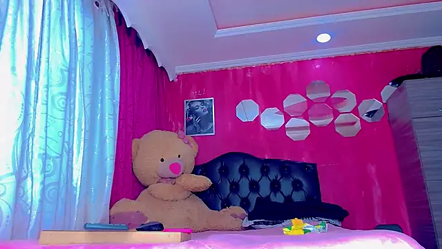 TiffanyMackensyy online show from December 4, 7:51 pm