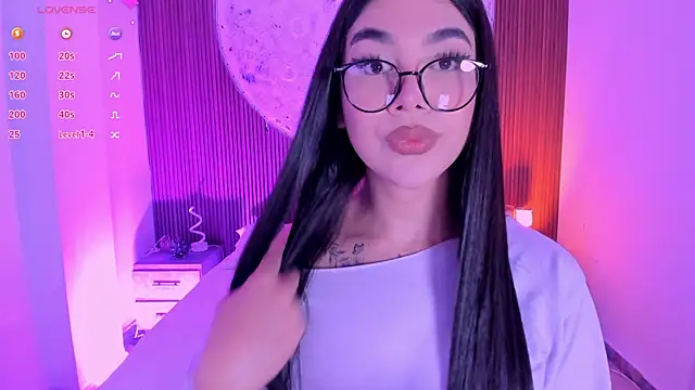 RoseCassie online show from June 16, 1:24 pm