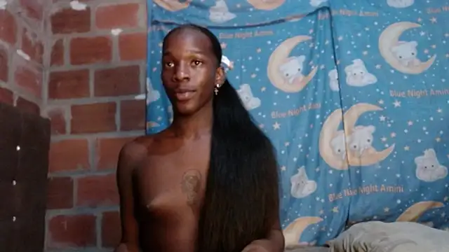 LariCroft12 online show from January 12, 9:30 am