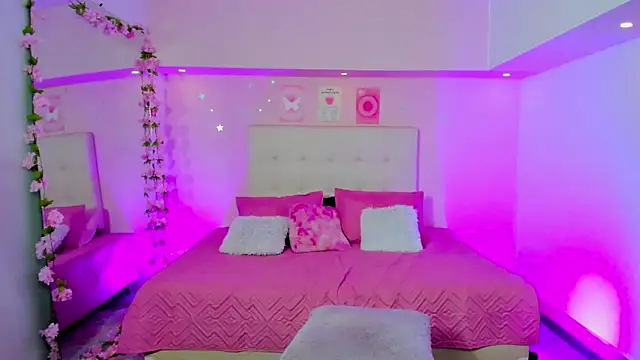 ScarlettDreamss7 online show from October 18, 5:00 am