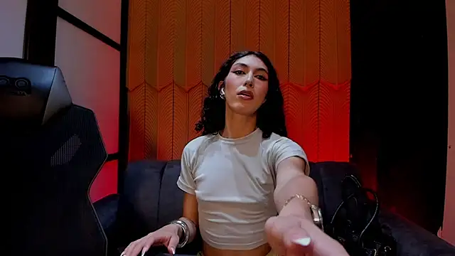 allicemackenzie online show from December 16, 6:40 am