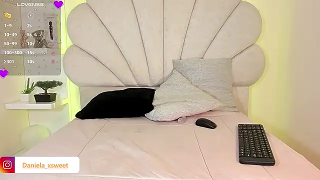 Danielaangelina online show from September 12, 6:22 am