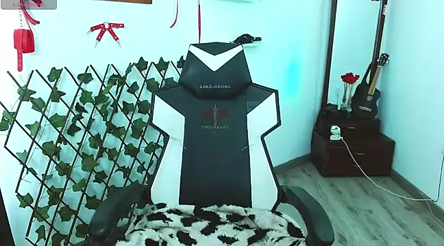 imcleo xoxo online show from February 25, 1:39 pm