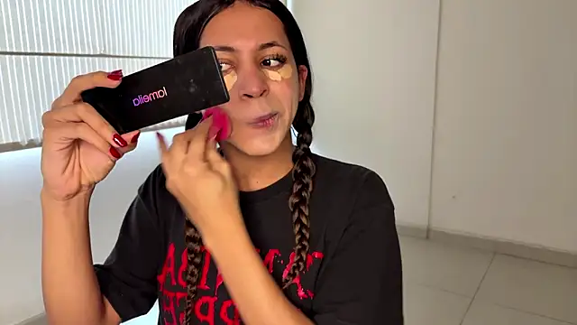 clara evanss s online show from March 5, 9:20 pm