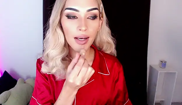 Alicegreenexx online show from June 18, 5:06 pm