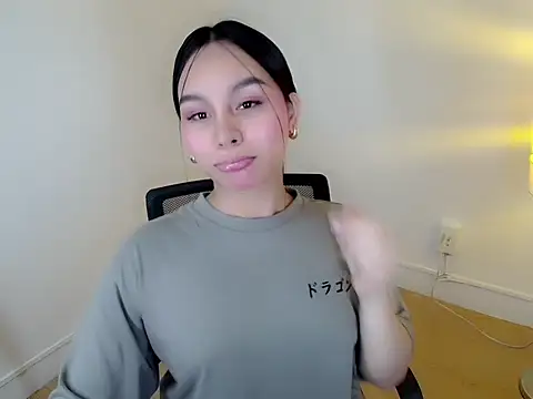 holly tabby online show from January 14, 10:30 pm