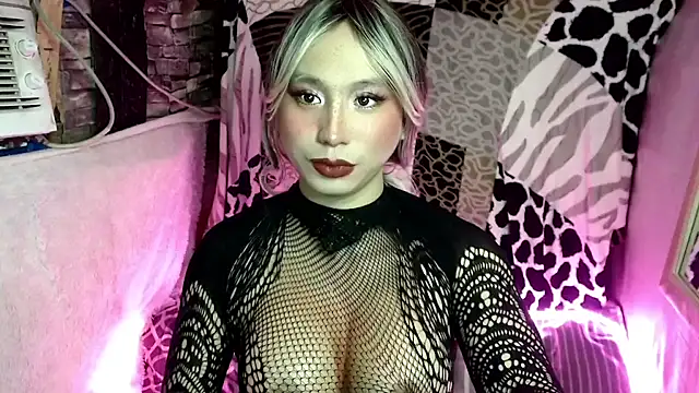 UrhotlucyTS online show from September 15, 7:24 am