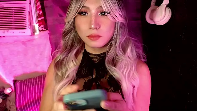 UrhotlucyTS online show from November 23, 6:48 am