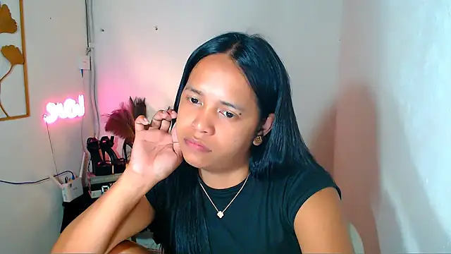 Lorainnelustts online show from March 2, 5:08 am