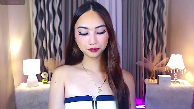 Kiah Wyatt online show from November 5, 5:51 am