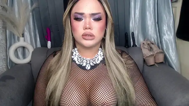 10inchs Maxie online show from November 25, 9:06 pm