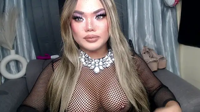 10inchs Maxie online show from November 28, 6:04 am