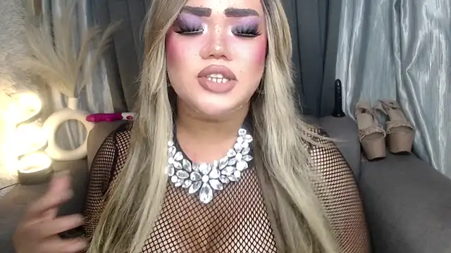 10inchs Maxie online show from November 29, 11:12 am