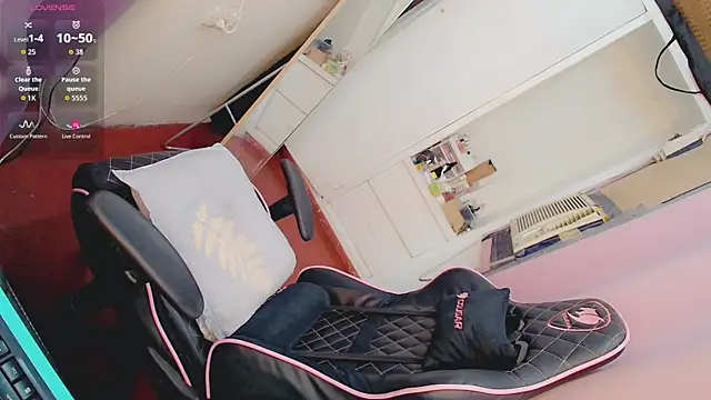 tgirljennie 69 online show from October 30, 10:20 pm