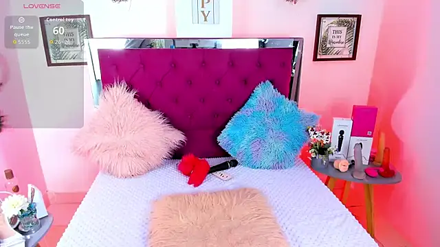 Khloee f w online show from September 24, 5:52 pm