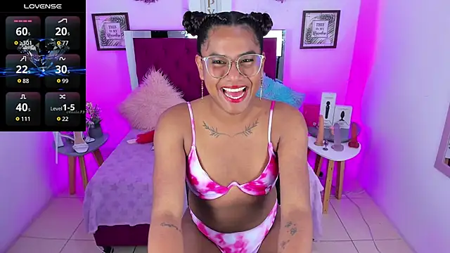 Khloee f w online show from October 9, 4:30 pm