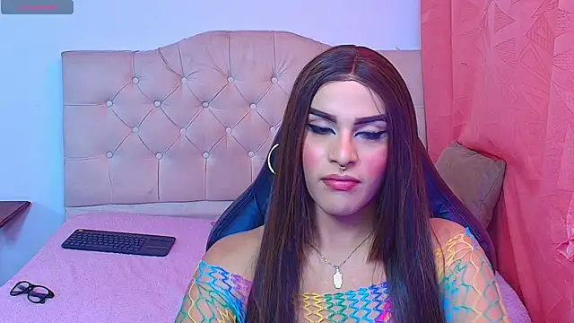 lailahdark online show from October 25, 5:35 am