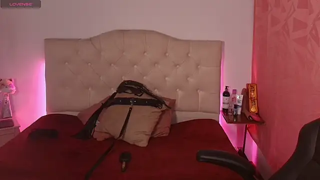 lailahdark online show from November 13, 4:32 am