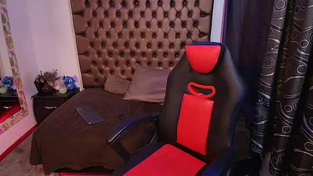 lailahdark online show from February 20, 6:26 am