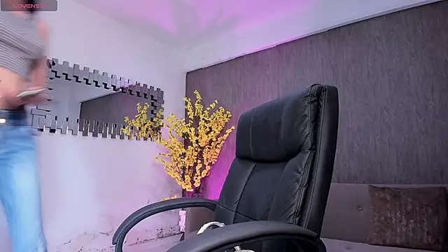 lily cash1 online show from November 1, 7:33 pm