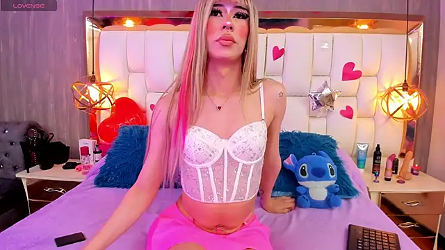 Foxxy Doll online show from February 25, 4:00 pm