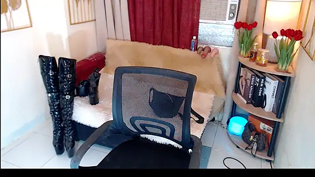 KYLINE WIILLS online show from February 19, 10:01 am