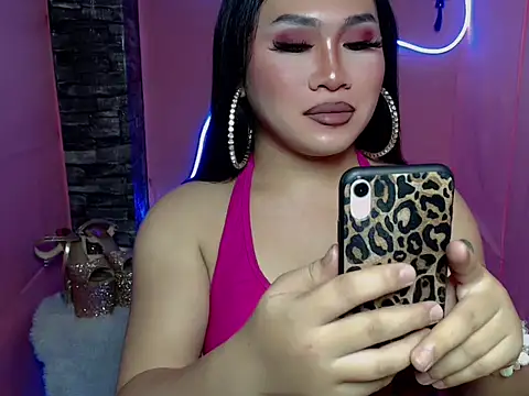 pretty lassy online show from November 18, 4:18 pm