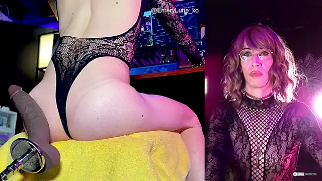 EmeryLune xo online show from October 31, 4:44 am