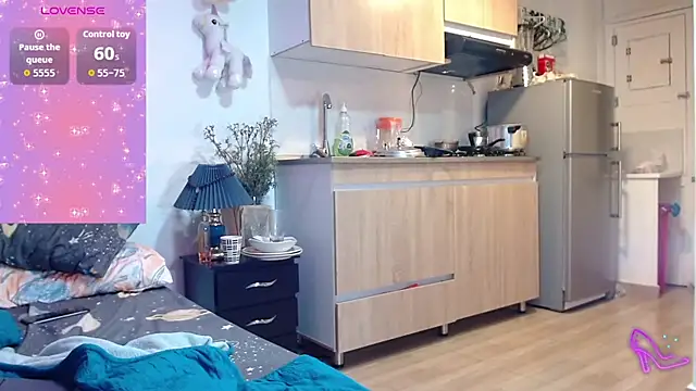 AllysonStonne online show from March 1, 1:22 am