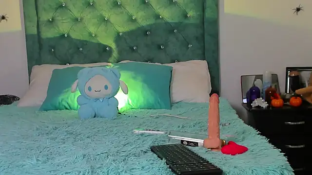 Rihanna hotx online show from October 10, 3:40 am