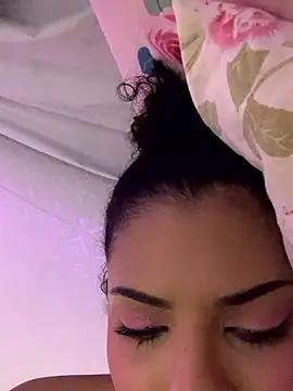 luluzinhax online show from January 13, 6:10 am