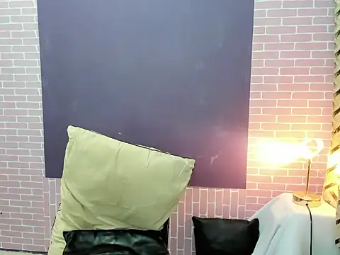 Snapshot of secretmiller_ chatting on October 12, 3:47 pm secretmiller  online show from October 12, 3:47 pm
