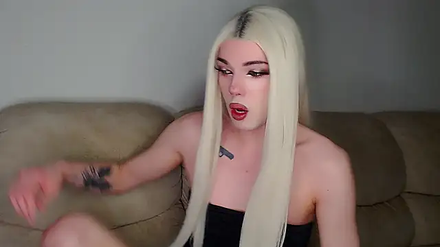 YourTrixie online show from December 15, 3:46 am