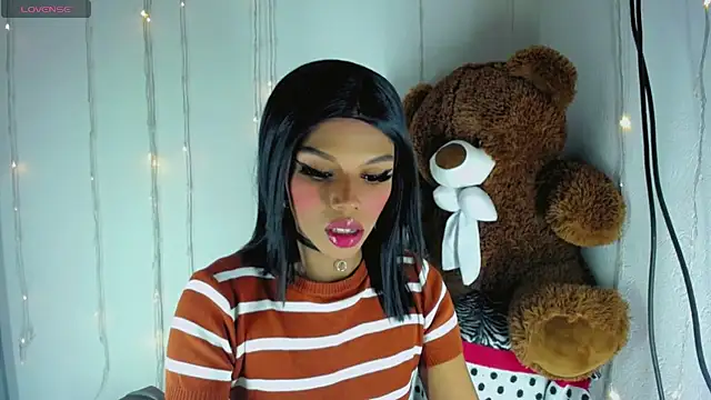 Snapshot of TheBlackwidows chatting on October 14, 4:46 am TheBlackwidows online show from October 14, 4:46 am