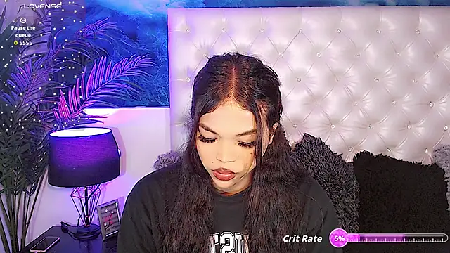 Valeria Swett  online show from November 11, 10:00 pm