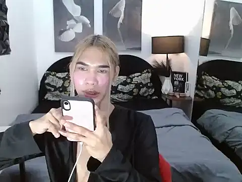 julietdelaveigne online show from October 18, 5:16 pm