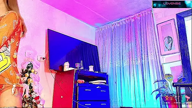 GIRLS OFFICIALL   online show from December 16, 3:22 am