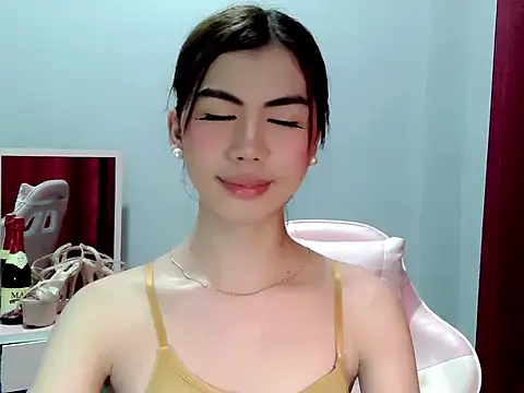 Ur hottestdella online show from January 19, 6:44 am