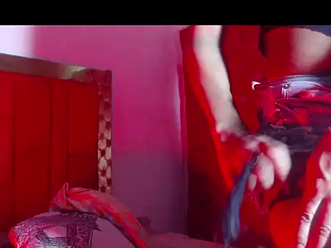 latina ts july online show from February 26, 9:25 am