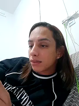 ofjuliaa online show from February 16, 5:39 am