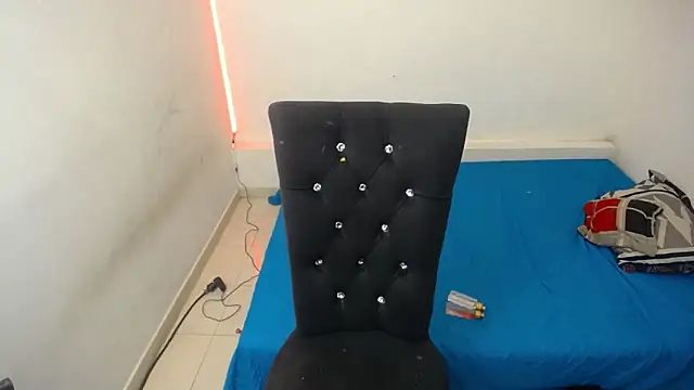 Naomy Reiden online show from February 12, 6:25 pm