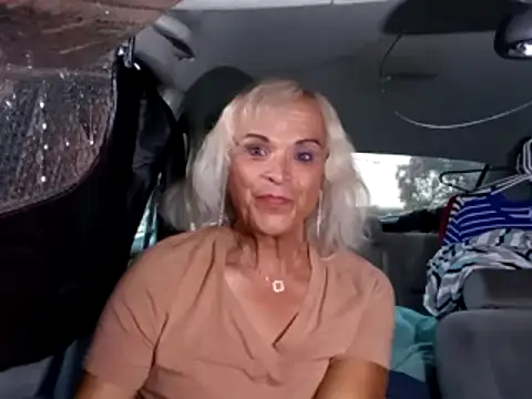 dustbunny64 online show from June 3, 2:57 am
