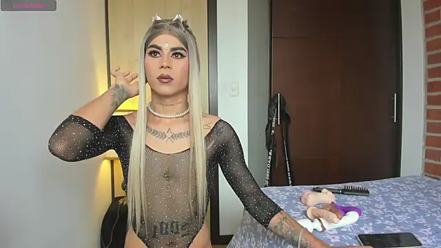 alisoondrean  online show from February 15, 1:32 pm