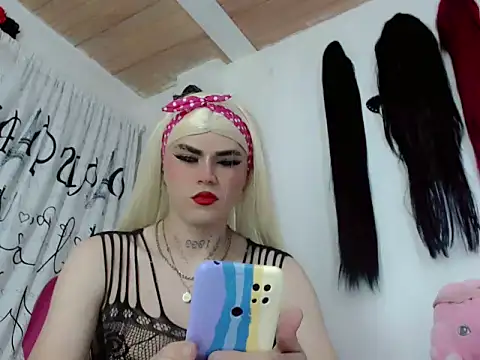 Snapshot of Yara-Atwan- chatting on February 21, 7:50 pm Yara-Atwan- online show from February 21, 7:50 pm