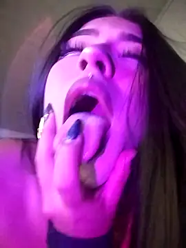 caticaasquiirt  online show from March 4, 10:36 pm