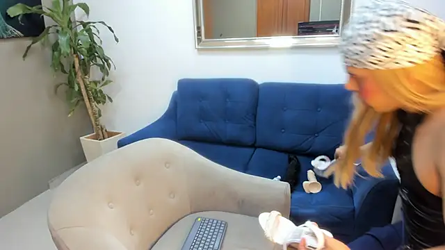 Daphne Leia online show from May 30, 7:12 pm